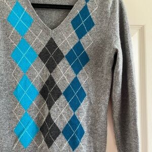 Apt. 9 Gray cashmere V-Neck Sweater with Blue Argyle